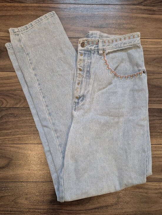 Cambridge Country Store Denim - CAMBRIDGE COUNTRY STORE DRY GOODS Embroidered Jeans